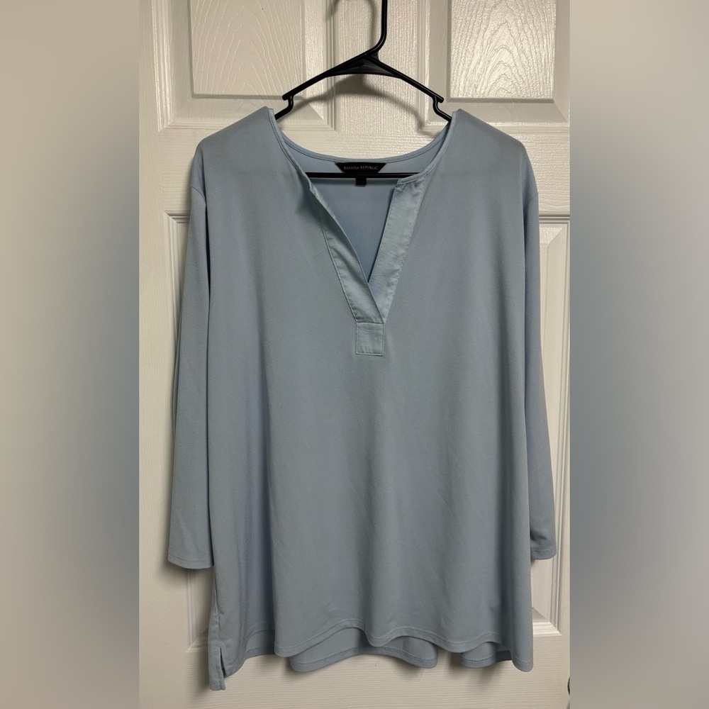 Banana Republic Light Blue V-Neck Tunic Blouse Flowy 3/4 Sleeve Work Top